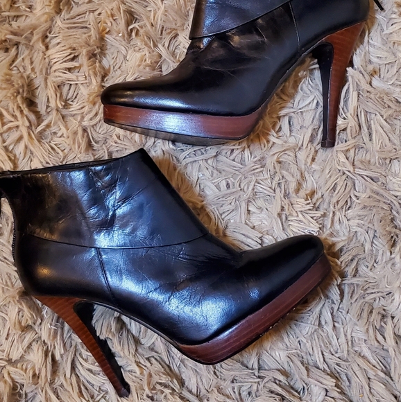 Steve Madden Leather Bootie - Picture 3 of 6